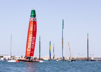 Valencia cierra su estreno como sede del SailGP con miles de aficionados