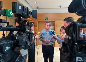 VOX presenta una iniciativa para solicitar que se juzgue a Sánchez ante el Supremo por ser un traidor para España al mostrar sus alianzas con el Gobierno de Marruecos