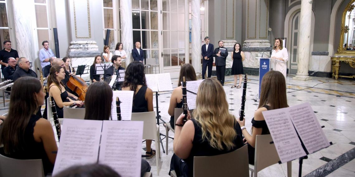 María José Catalá, ha recibido esta tarde en el Salón de Plenos a la Societat Musical Barri de Malilla