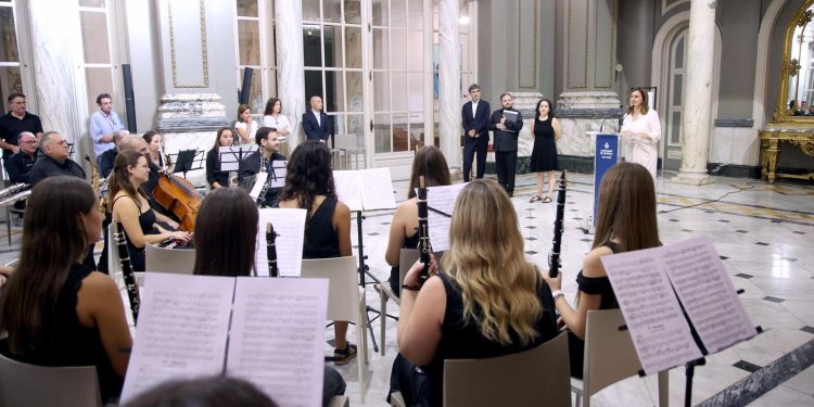 María José Catalá, ha recibido esta tarde en el Salón de Plenos a la Societat Musical Barri de Malilla