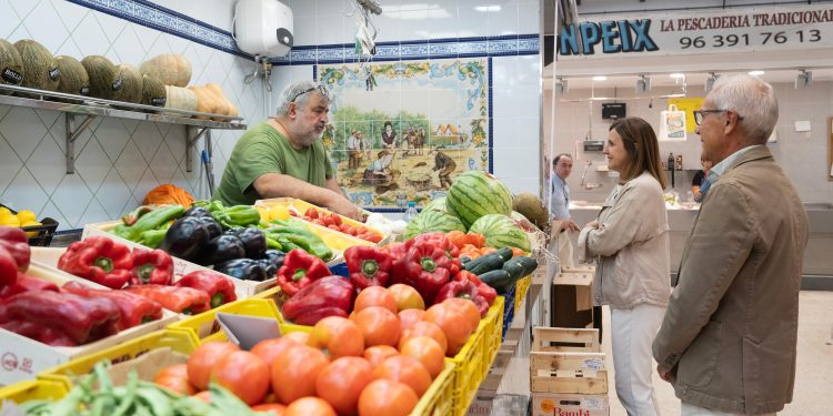 Valencia refuerza el comercio de proximidad con la renovación energética del Mercat de Rojas Clemente
