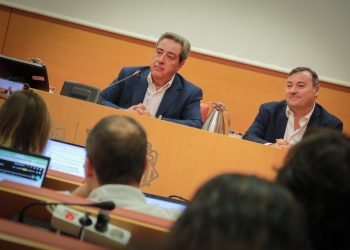 VOX acusa al PSPV de corrupción y critica la gestión migratoria en Ceuta