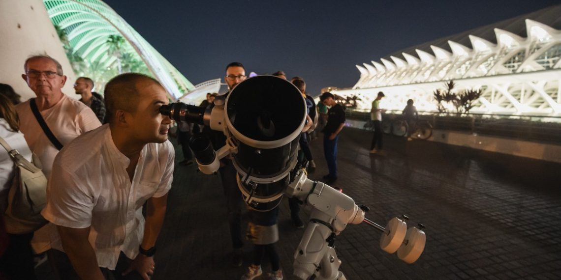 La Ciutat de les Arts i les Ciències acerca la astronomía y la biotecnología a los jóvenes