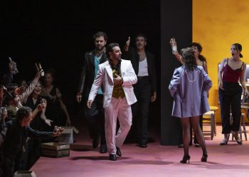 Carmen «Un montaje bizarro con excelente interpretación»