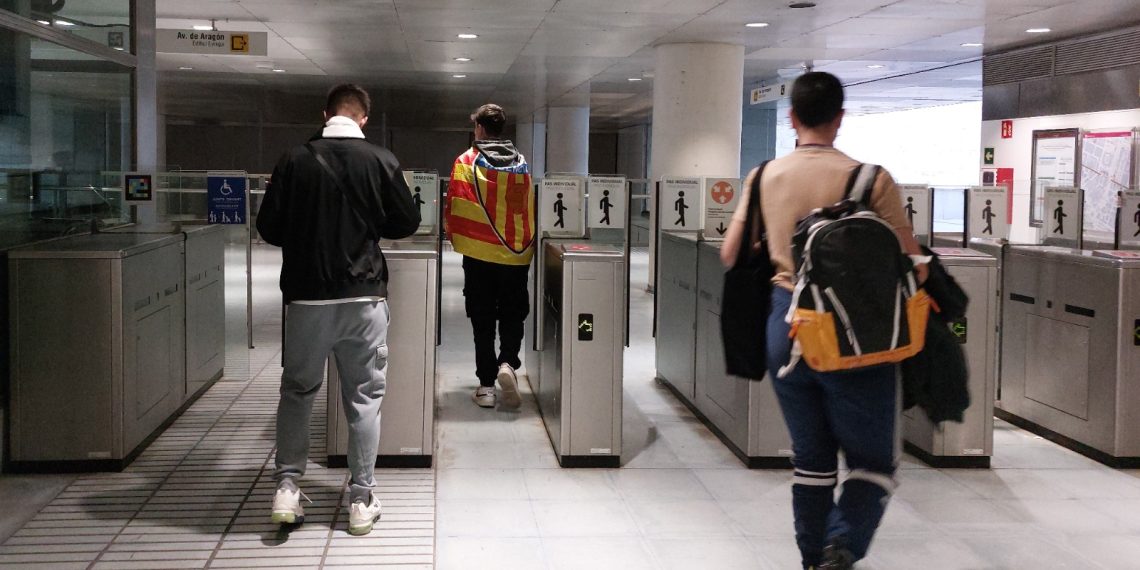 Metrovalencia refuerza el servicio para el Valencia-Athletic con metros y tranvías adicionales