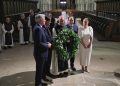 Pérez Llorca rinde homenaje a Jaime I con una ofrenda en el panteón real del Monasterio de Poblet