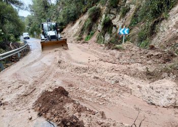 La Generalitat trabaja en una decena de carreteras autonómicas para restituir el tráfico tras la dana Adam