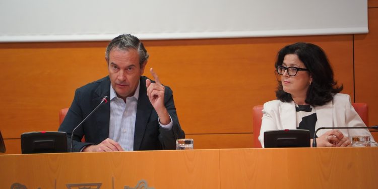Nando Pastor: “Sánchez viene a la Comunitat encapsulado en el Falcon, pero no a pisar el barro ni a mirar a la cara a los afectados por la dana”