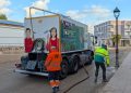 Valencia envía cuatro cisternas y 12 trabajadores a Els Poblets para limpiar el barro tras la dana Adam