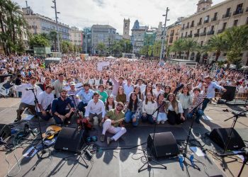 Hakuna reúne a miles de personas en Valencia para despedir el Año Jubilar del Santo Cáliz
