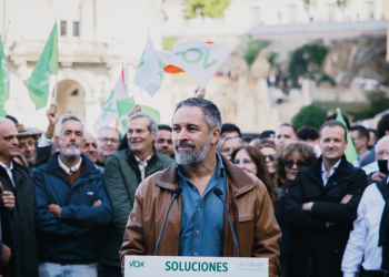Abascal señala desde La Coruña que el gran logro de Sánchez ha sido unir a extremistas, separatismo, terrorismo e islamoizquierda